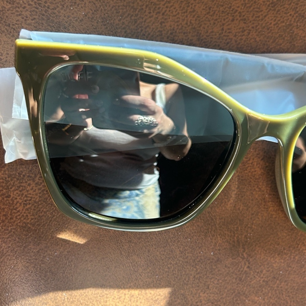 Diff Eyewear Sunglasses Cassidy Oversized in Oliv… - image 2